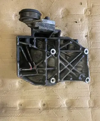 Volkswagen PASSAT B5.5 A/C compressor mount bracket 038260885