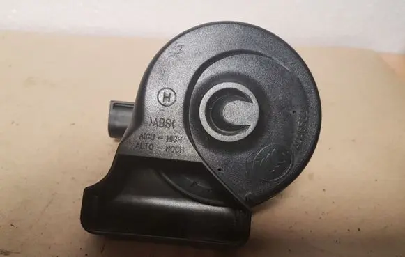 Audi A3 S3 8V Horn signal A046522