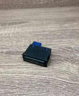 BMW X5 E53 Tailgate/boot open switch button 8365579 USED