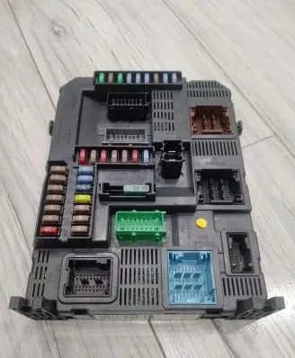 Peugeot 208 Comfort/convenience module 9678355980