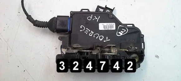 Volkswagen Touareg I Front door lock 