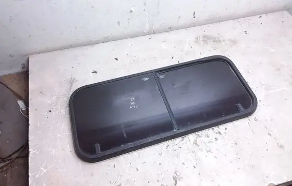 Land Rover Defender Rear side window