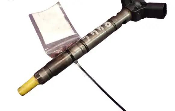 Audi A4 S4 B8 8K Fuel injector 03L130277