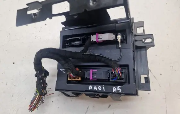 Audi A5 8T 8F Comfort/convenience module 8K0907064KE 8K0907064