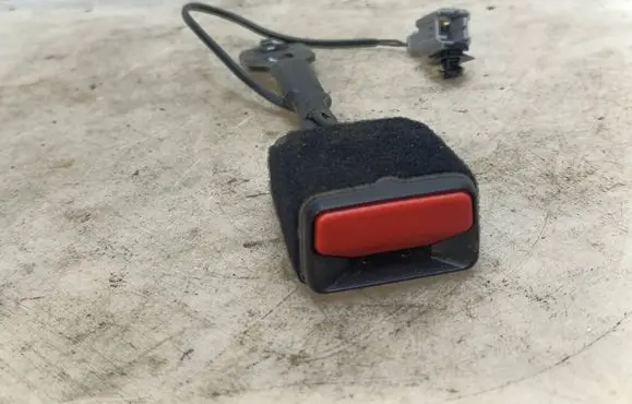Peugeot 2008 I Front seatbelt buckle 622721100A 1108374
