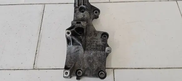 Volkswagen PASSAT B6 Generator/alternator bracket 03G903143A