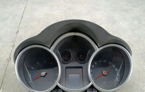 Chevrolet Cruze Speedometer (instrument cluster)