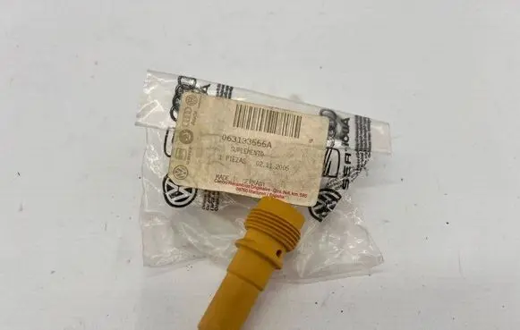Audi 100 200 5000 C3 Fuel Injector clamp holder 063133555A