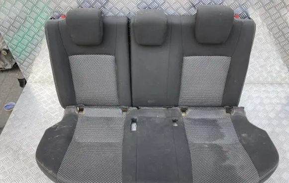 Suzuki Vitara (LY) Second row seats PK12211