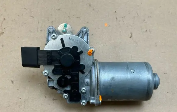 BMW 3 E90 E91 Wiper motor 6978263 697826304