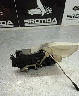 Mercedes-Benz E W210 Front door lock 2027200435