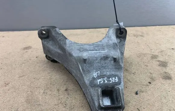 BMW X3 F25 Engine mounting bracket 6784830 22116784830