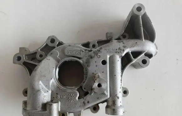 Ford Mustang V Oil pump 7T4E6621