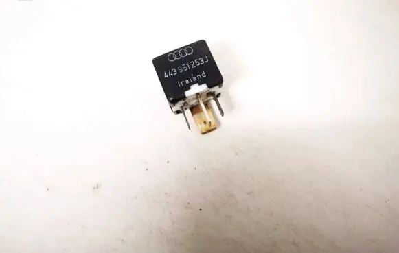 Volkswagen PASSAT B5 Other relay 443951253j 899511000