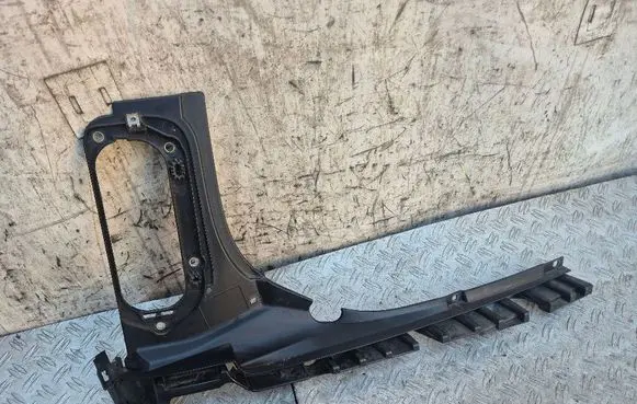 Rear bumper mounting bracket
