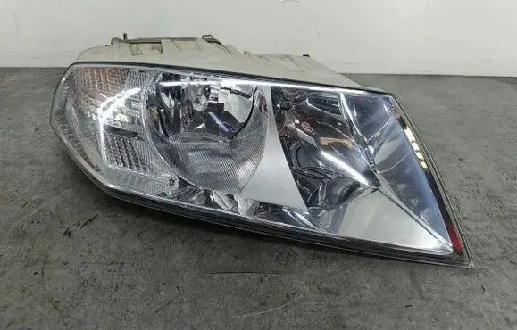 Skoda Octavia Mk2 (1Z) Headlight/headlamp 