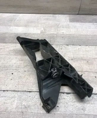 Audi A6 S6 C7 4G Headlight/headlamp mounting bracket 4G0805607