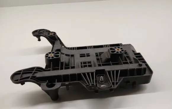 Volkswagen Jetta VI Battery tray 1km915333