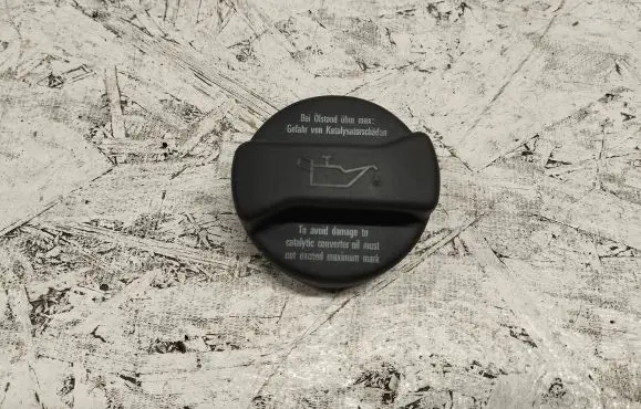 Audi A6 S6 C5 4B Oil filler cap 026103485