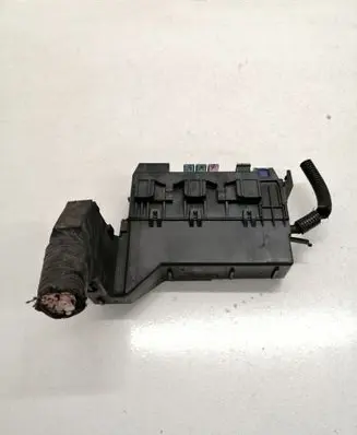 Nissan X-Trail T30 Fuse module 71543266 24382AU010 71545078