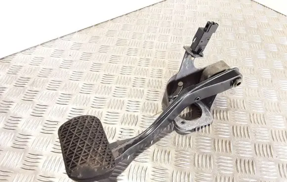 Mercedes-Benz E W211 Brake pedal A2112900119