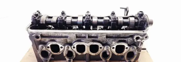 Volkswagen PASSAT B5 Engine head 028103373N
