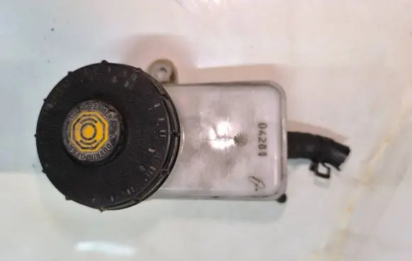 Honda CR-V Brake fluid reservoir 0204255769