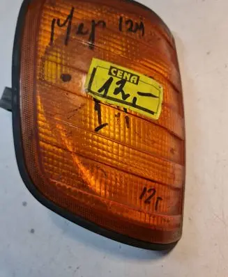 Mercedes-Benz E W124 Front indicator light 42700R6 P251