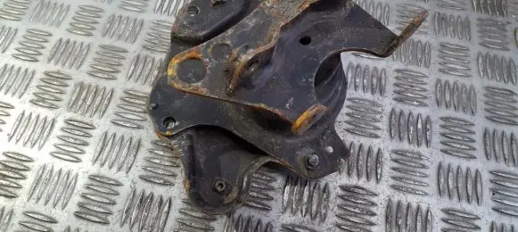 Volkswagen Polo III 6N 6N2 6NF Engine mount bracket 6n0199563e