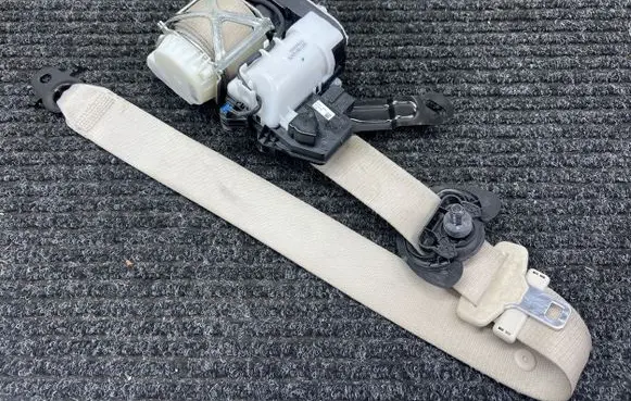 BMW 5 G30 G31 Front seatbelt 7402424 34194404 S2740242409