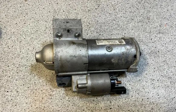 BMW 5 G30 G31 Starter motor 8671504