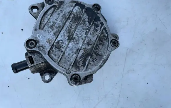 Seat Leon (1P) Vacuum pump 06D145100F