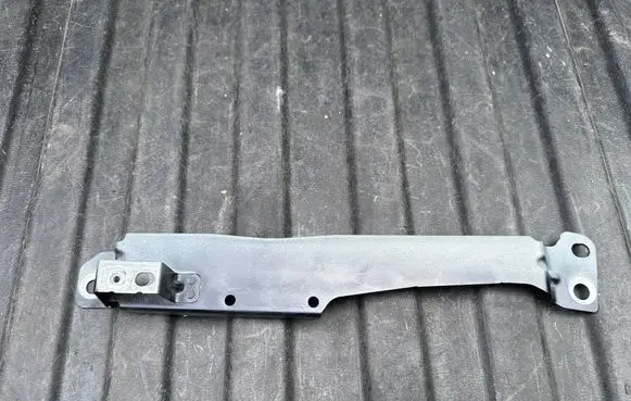 Fender mounting bracket