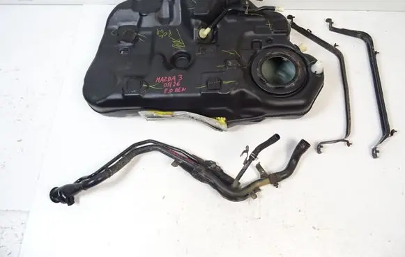 Mazda 3 III Fuel tank BJT642100