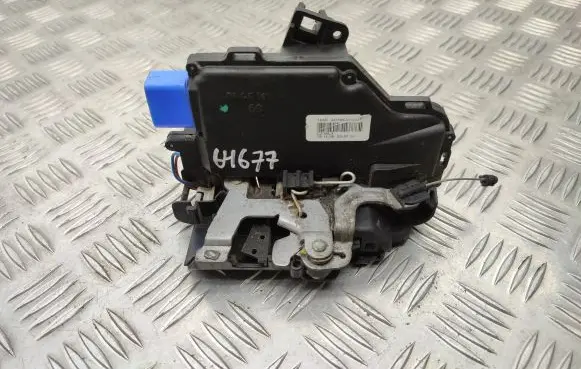 Skoda Octavia Mk2 (1Z) Front door lock 3D1837015AP