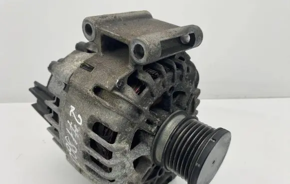 Mercedes-Benz C W204 Generator/alternator A0009067902 2617417A 212051775