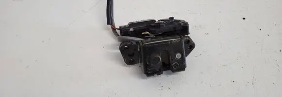 Toyota Avensis T250 Loading door lock 
