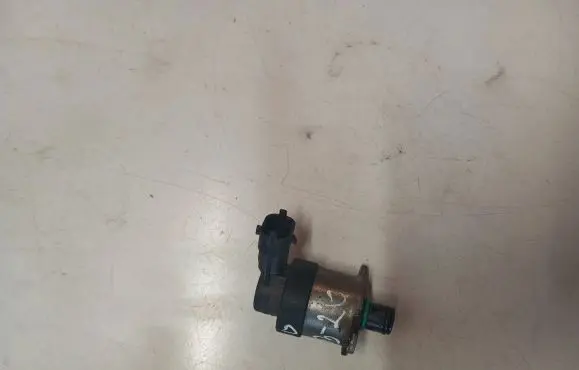 Volvo V70 Fuel pressure regulator 0928400573
