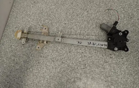 Suzuki Ignis Front door window regulator with motor