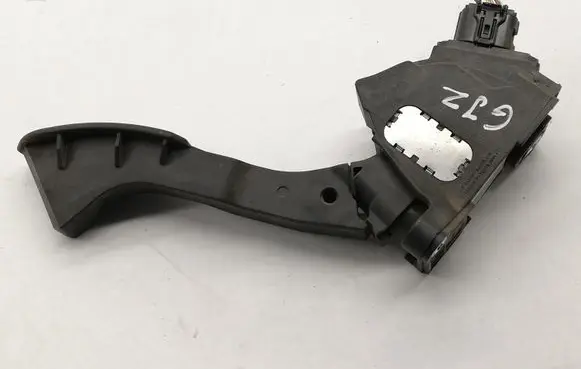 Toyota Avensis T270 Accelerator throttle pedal 7811002012