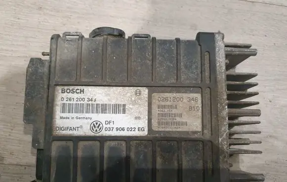 Volkswagen PASSAT B3 Engine control unit/module 037906022EG