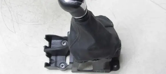 Nissan Pulsar Gear shifter/selector