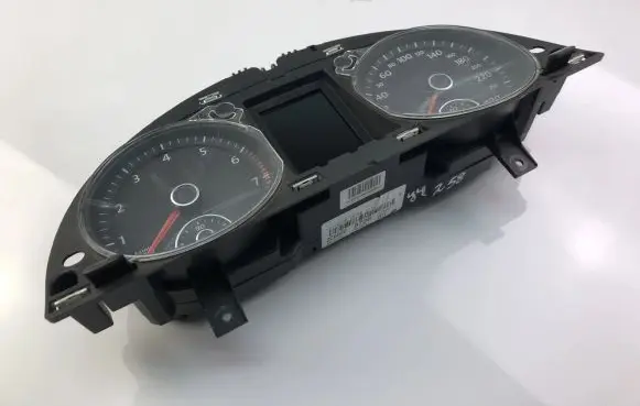 Volkswagen PASSAT CC Speedometer (instrument cluster) 3C8920870B
