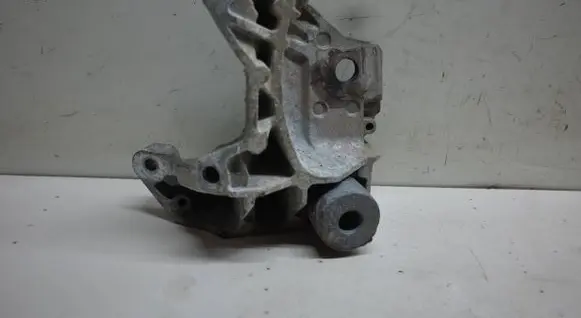 Volvo V70 Engine mounting bracket 6G926P096FE 6G926P096