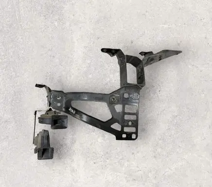 BMW 5 E60 E61 Headlight/headlamp mounting bracket 7033732 11267310