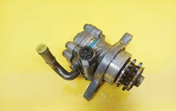 Nissan Primera Power steering pump 