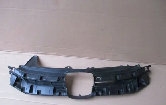Engine bonnet/hood lock trim molding