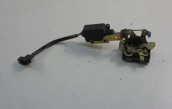 Skoda Felicia II Front door lock 6U0837015C