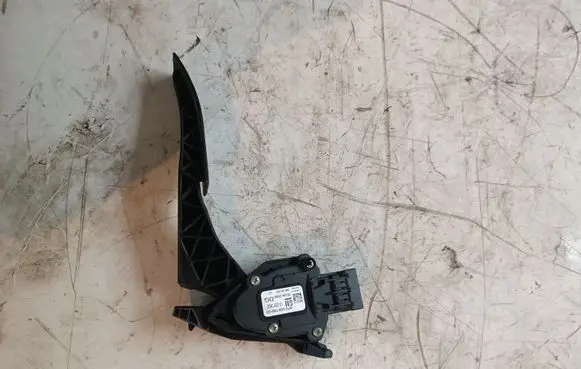 Opel Insignia A Accelerator throttle pedal 13237352