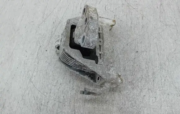 Opel Zafira C Engine mounting bracket 13347453